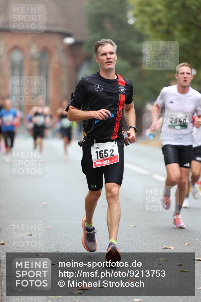 05.10.2025 - 20. swb-Marathon Bremen Michael Strokosch http://msf.ph/oto/9213753 05.10.2025 12:29:09 Laufen 1652, 01211, 2940 meine-sportfotos.de