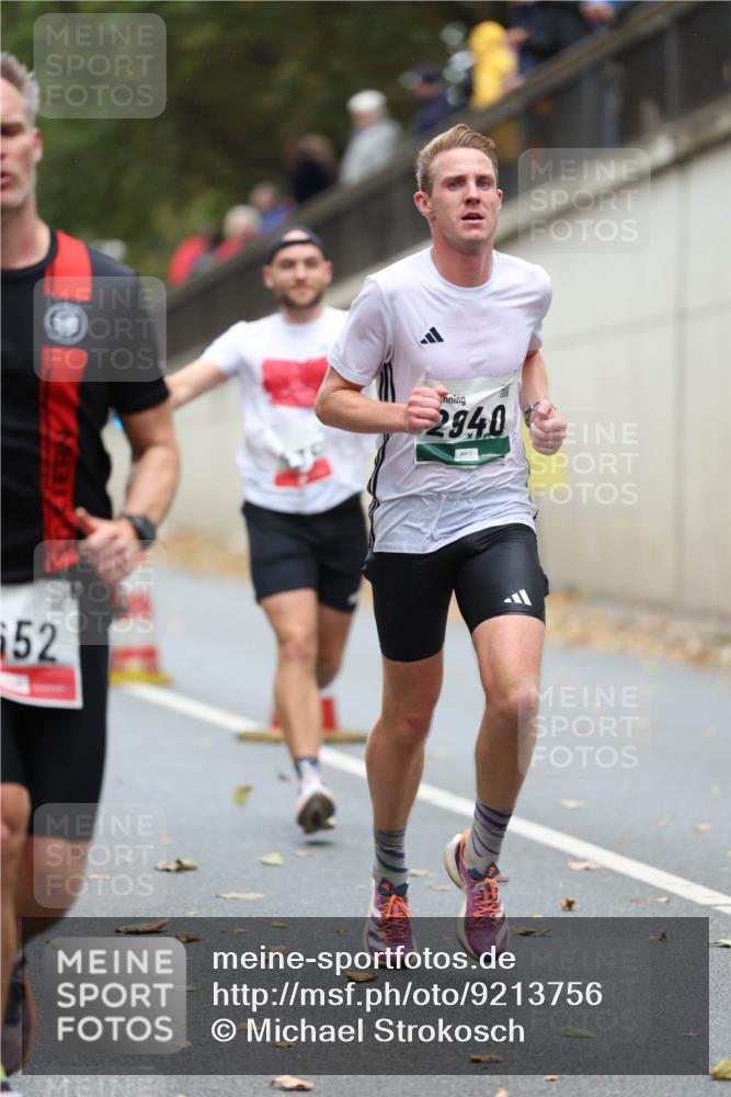05.10.2025 - 20. swb-Marathon Bremen Michael Strokosch http://msf.ph/oto/9213756 05.10.2025 12:29:10 Laufen 52, 2940 meine-sportfotos.de