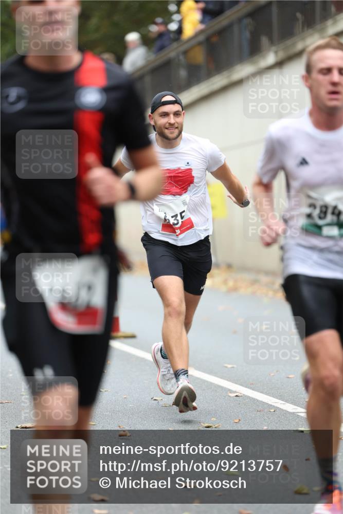 05.10.2025 - 20. swb-Marathon Bremen Michael Strokosch http://msf.ph/oto/9213757 05.10.2025 12:29:11 Laufen 35, 284 meine-sportfotos.de