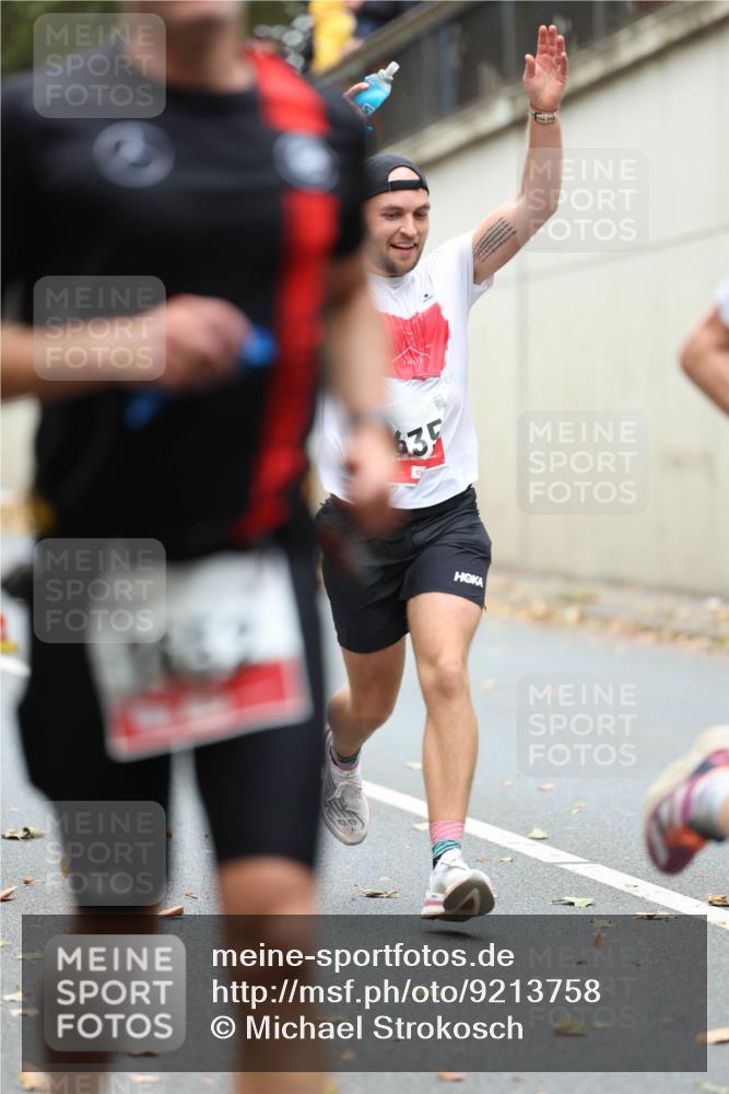 05.10.2025 - 20. swb-Marathon Bremen Michael Strokosch http://msf.ph/oto/9213758 05.10.2025 12:29:11 Laufen 44, 635 meine-sportfotos.de