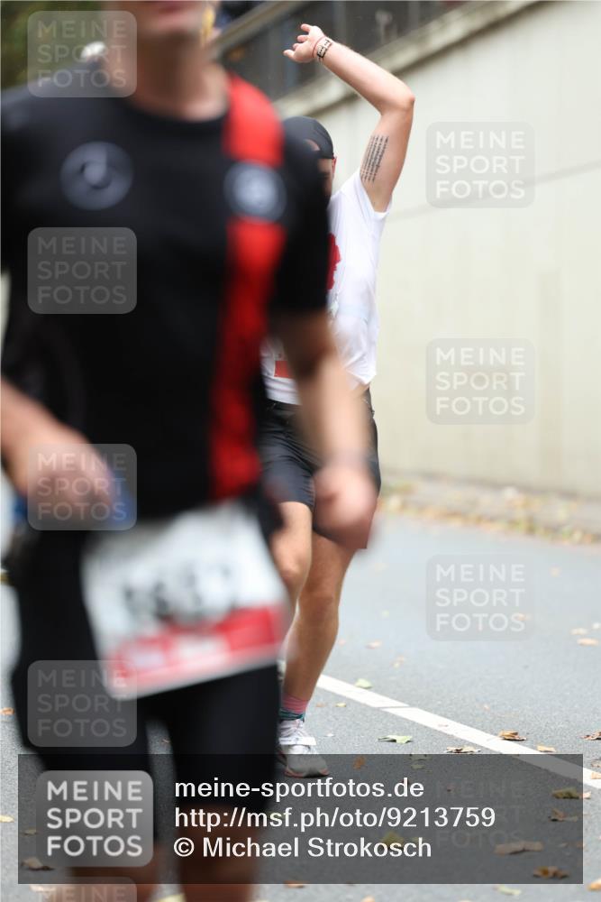 05.10.2025 - 20. swb-Marathon Bremen Michael Strokosch http://msf.ph/oto/9213759 05.10.2025 12:29:11 Laufen 44 meine-sportfotos.de