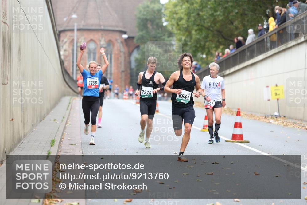 05.10.2025 - 20. swb-Marathon Bremen Michael Strokosch http://msf.ph/oto/9213760 05.10.2025 12:29:15 Laufen 1258, 7274, 6541, 1641 meine-sportfotos.de