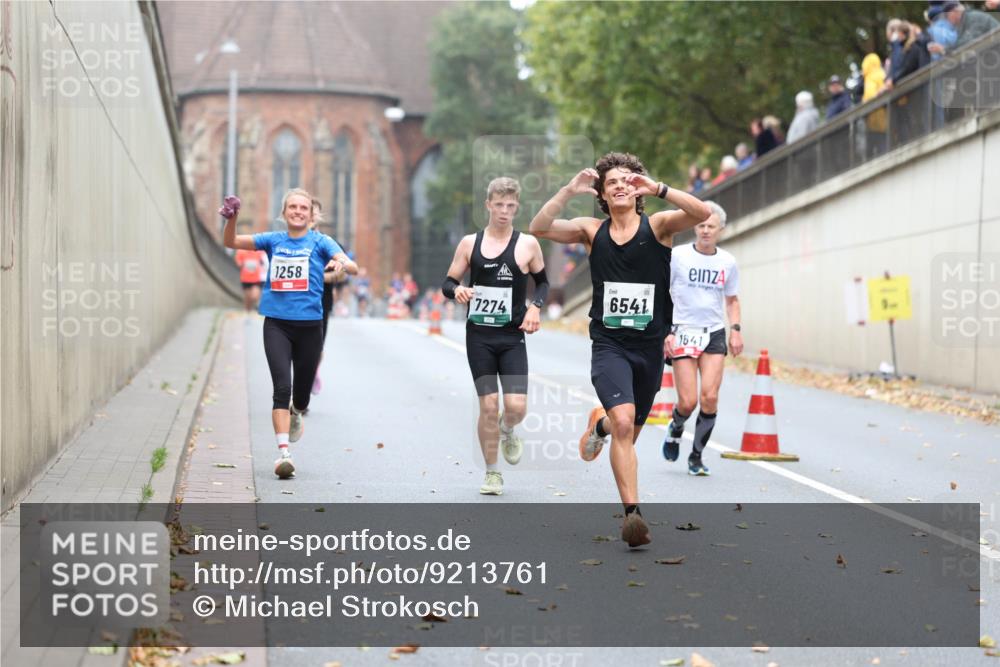 05.10.2025 - 20. swb-Marathon Bremen Michael Strokosch http://msf.ph/oto/9213761 05.10.2025 12:29:15 Laufen 1258, 7274, 6541, 1641 meine-sportfotos.de