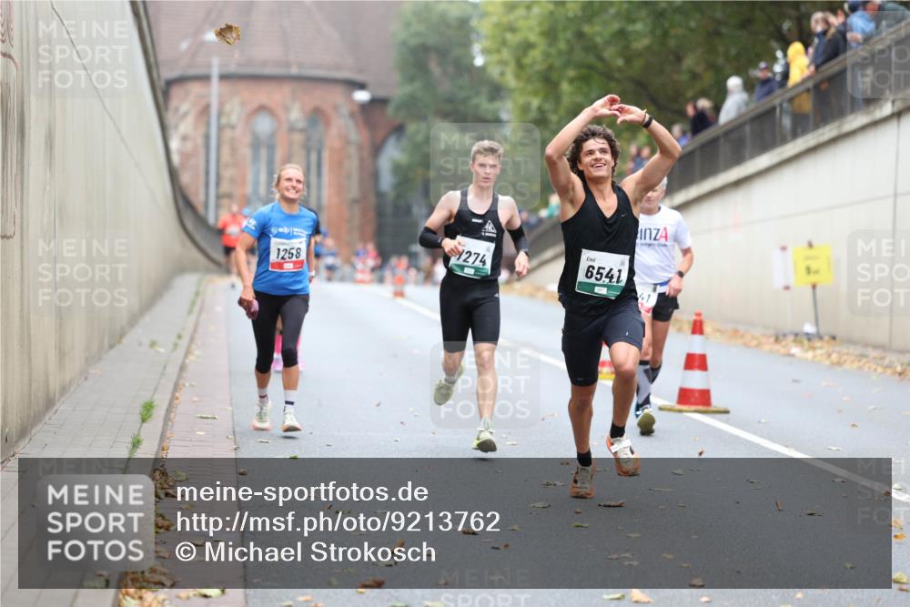 05.10.2025 - 20. swb-Marathon Bremen Michael Strokosch http://msf.ph/oto/9213762 05.10.2025 12:29:16 Laufen 1258, 1274, 6541 meine-sportfotos.de