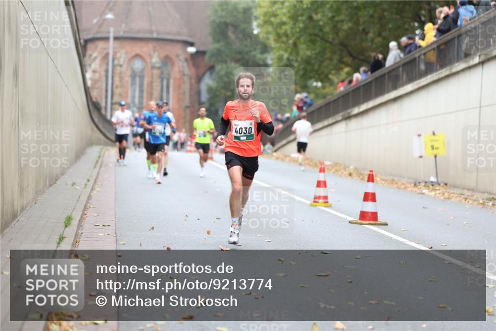 05.10.2025 - 20. swb-Marathon Bremen Michael Strokosch http://msf.ph/oto/9213774 05.10.2025 12:29:26 Laufen 4030 meine-sportfotos.de