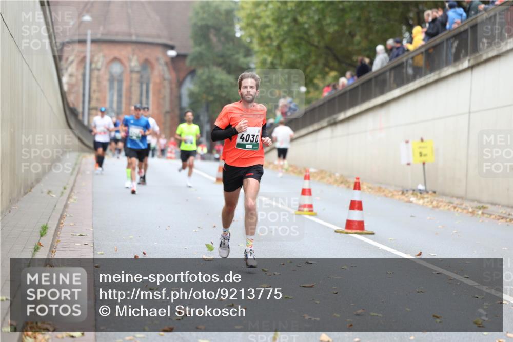 05.10.2025 - 20. swb-Marathon Bremen Michael Strokosch http://msf.ph/oto/9213775 05.10.2025 12:29:27 Laufen 4030 meine-sportfotos.de