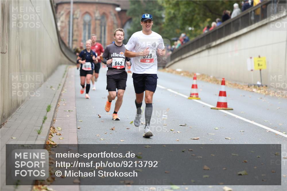 05.10.2025 - 20. swb-Marathon Bremen Michael Strokosch http://msf.ph/oto/9213792 05.10.2025 12:29:37 Laufen 10, 642, 29 meine-sportfotos.de