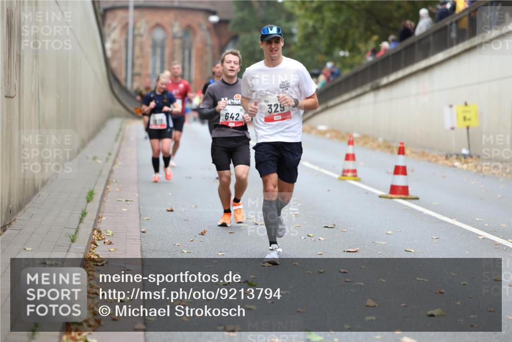 05.10.2025 - 20. swb-Marathon Bremen Michael Strokosch http://msf.ph/oto/9213794 05.10.2025 12:29:38 Laufen 642, 329 meine-sportfotos.de