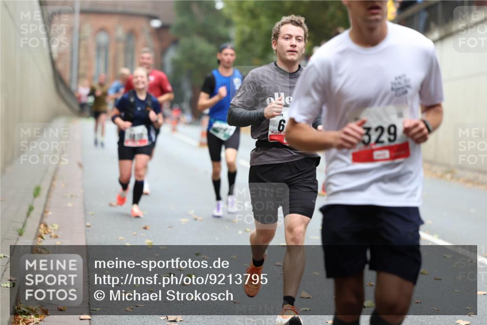 05.10.2025 - 20. swb-Marathon Bremen Michael Strokosch http://msf.ph/oto/9213795 05.10.2025 12:29:40 Laufen 6, 329 meine-sportfotos.de