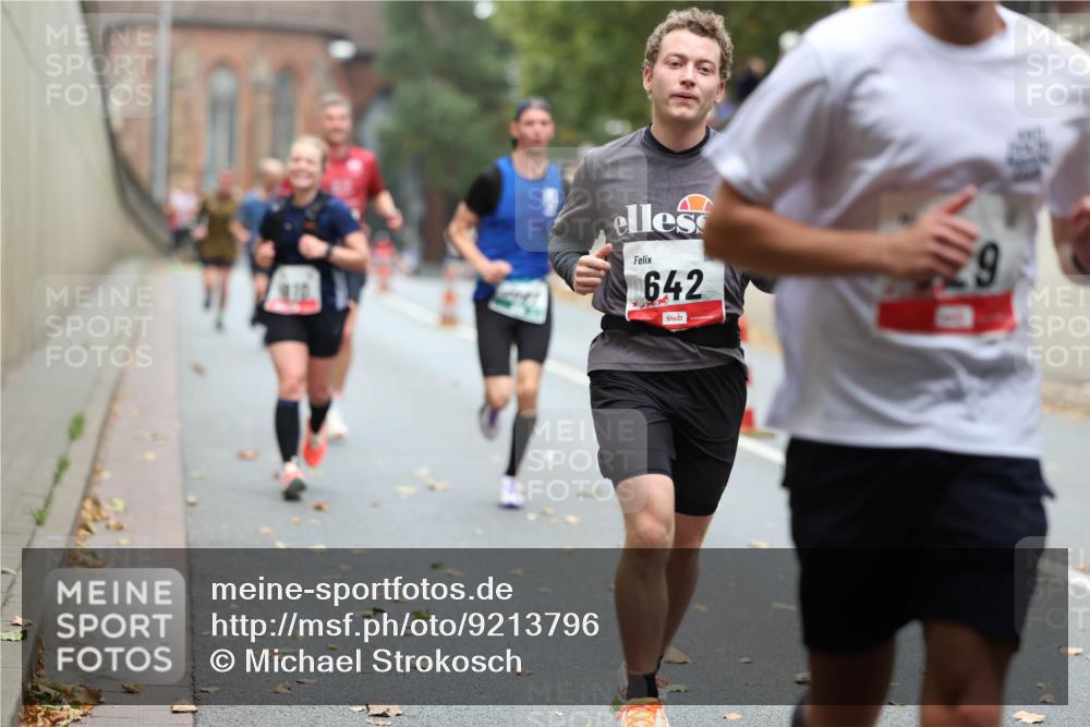 05.10.2025 - 20. swb-Marathon Bremen Michael Strokosch http://msf.ph/oto/9213796 05.10.2025 12:29:40 Laufen 642 meine-sportfotos.de