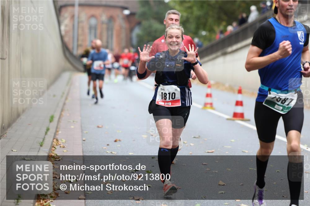 05.10.2025 - 20. swb-Marathon Bremen Michael Strokosch http://msf.ph/oto/9213800 05.10.2025 12:29:42 Laufen 9, 1810, 7587 meine-sportfotos.de