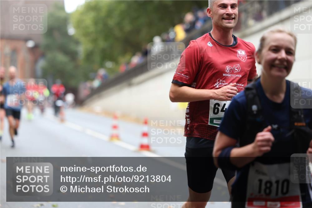 05.10.2025 - 20. swb-Marathon Bremen Michael Strokosch http://msf.ph/oto/9213804 05.10.2025 12:29:44 Laufen 64, 08591, 1810 meine-sportfotos.de