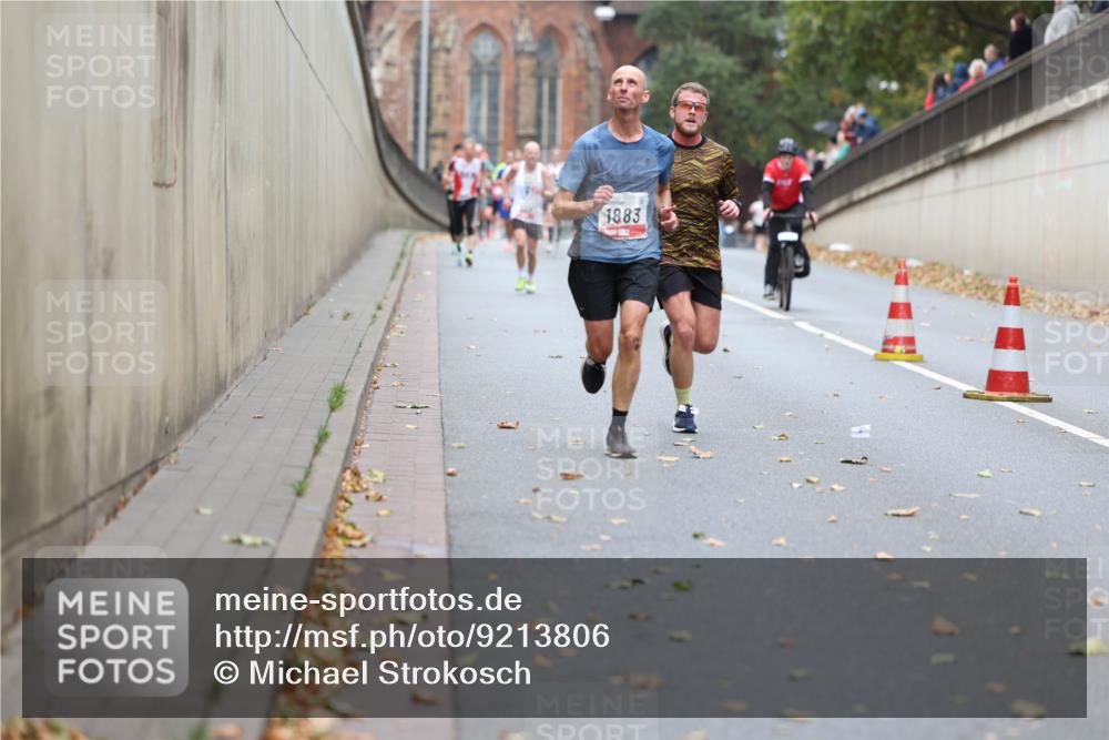 05.10.2025 - 20. swb-Marathon Bremen Michael Strokosch http://msf.ph/oto/9213806 05.10.2025 12:29:46 Laufen 1883 meine-sportfotos.de