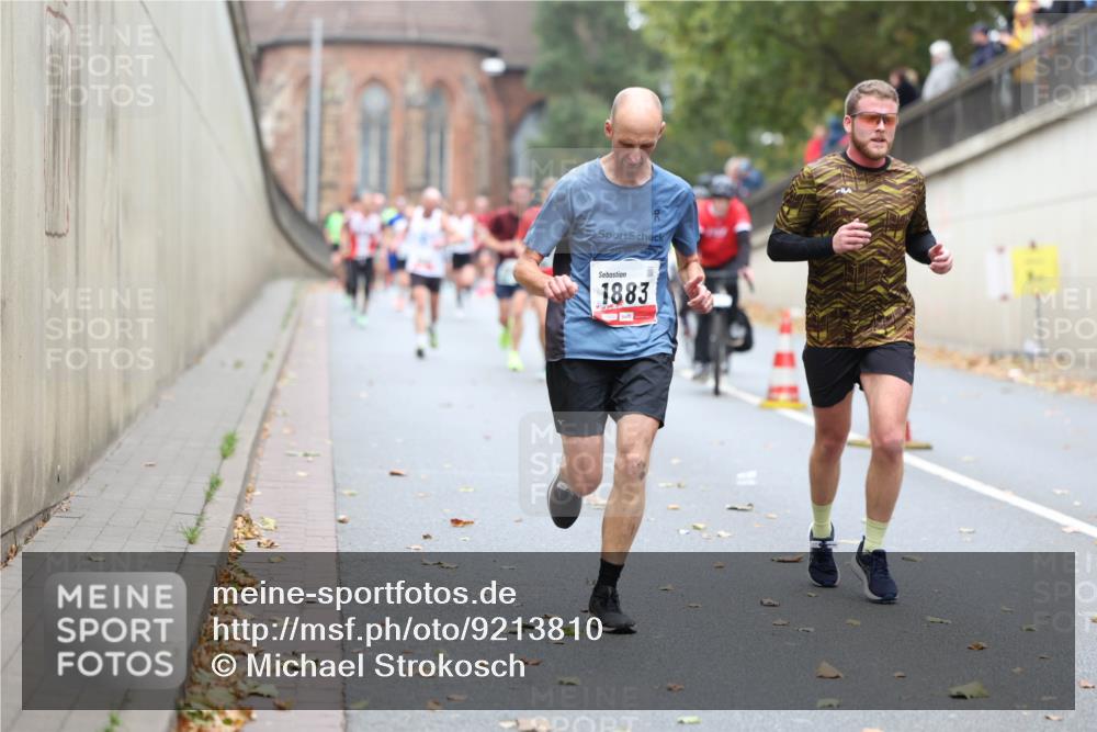 05.10.2025 - 20. swb-Marathon Bremen Michael Strokosch http://msf.ph/oto/9213810 05.10.2025 12:29:47 Laufen 1883 meine-sportfotos.de