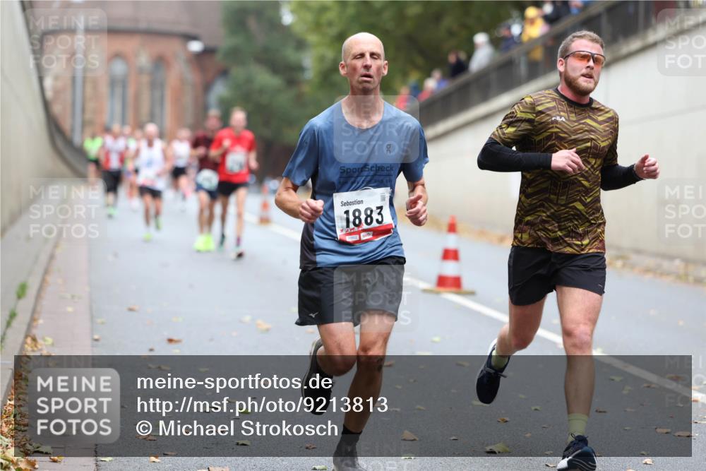 05.10.2025 - 20. swb-Marathon Bremen Michael Strokosch http://msf.ph/oto/9213813 05.10.2025 12:29:48 Laufen 1883 meine-sportfotos.de