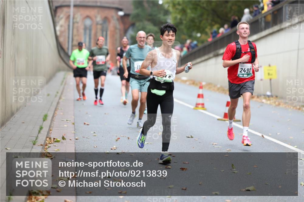 05.10.2025 - 20. swb-Marathon Bremen Michael Strokosch http://msf.ph/oto/9213839 05.10.2025 12:30:01 Laufen 2497 meine-sportfotos.de