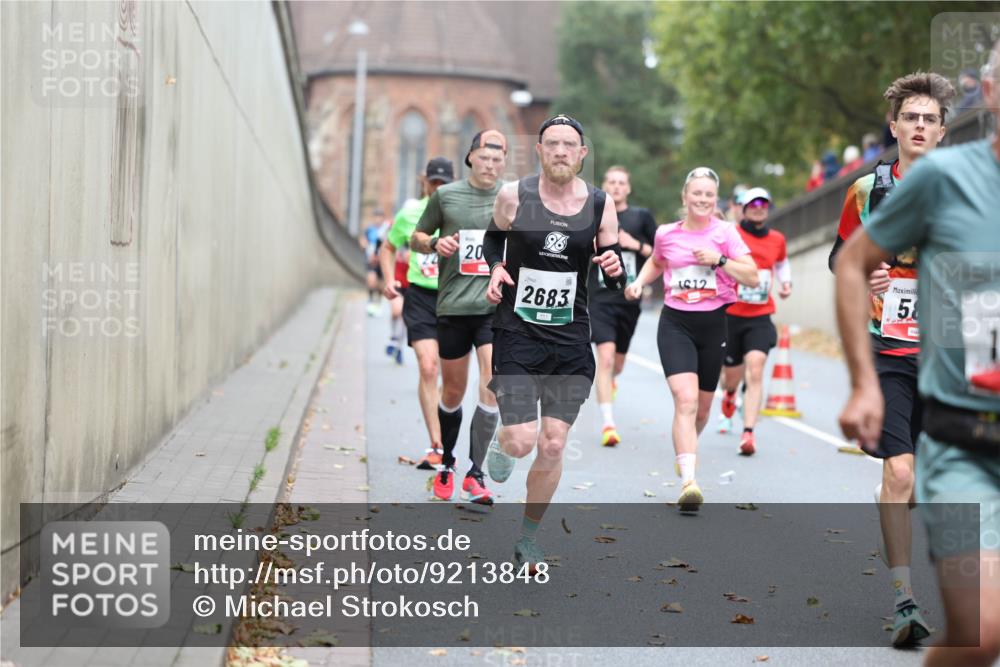 05.10.2025 - 20. swb-Marathon Bremen Michael Strokosch http://msf.ph/oto/9213848 05.10.2025 12:30:05 Laufen 20, 2683, 1612, 58 meine-sportfotos.de
