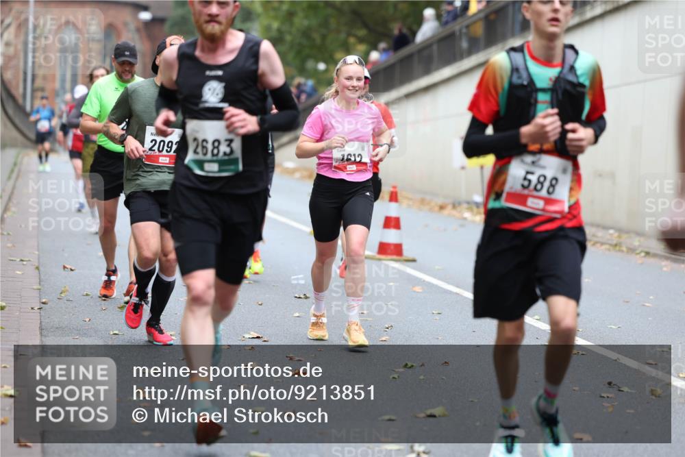 05.10.2025 - 20. swb-Marathon Bremen Michael Strokosch http://msf.ph/oto/9213851 05.10.2025 12:30:06 Laufen 209, 2683, 1612, 588 meine-sportfotos.de