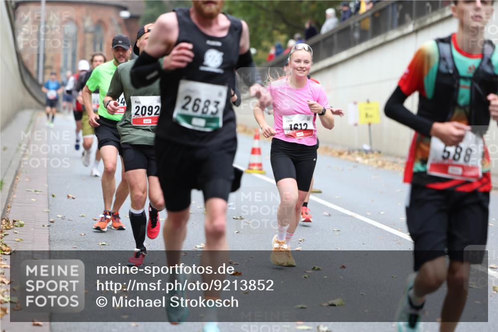 05.10.2025 - 20. swb-Marathon Bremen Michael Strokosch http://msf.ph/oto/9213852 05.10.2025 12:30:06 Laufen 2092, 2683, 1612, 588 meine-sportfotos.de