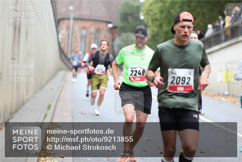 05.10.2025 - 20. swb-Marathon Bremen Michael Strokosch http://msf.ph/oto/9213855 05.10.2025 12:30:08 Laufen 2249, 2092 meine-sportfotos.de