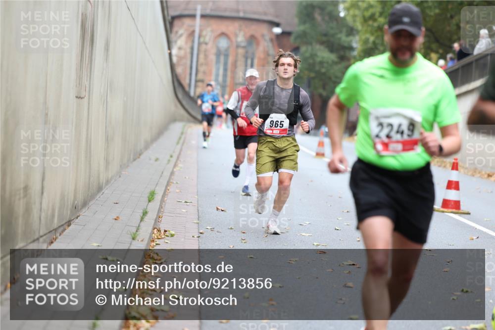 05.10.2025 - 20. swb-Marathon Bremen Michael Strokosch http://msf.ph/oto/9213856 05.10.2025 12:30:08 Laufen 965, 2249 meine-sportfotos.de