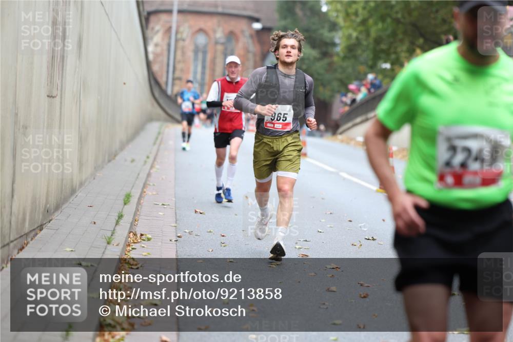 05.10.2025 - 20. swb-Marathon Bremen Michael Strokosch http://msf.ph/oto/9213858 05.10.2025 12:30:09 Laufen 965, 2249 meine-sportfotos.de
