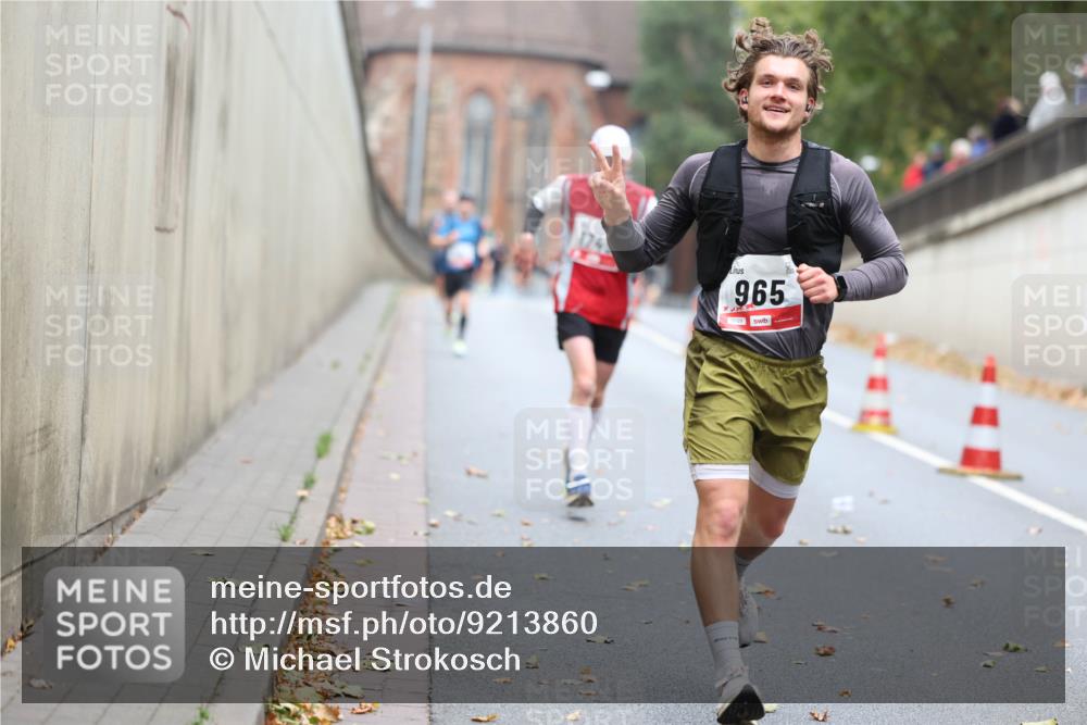 05.10.2025 - 20. swb-Marathon Bremen Michael Strokosch http://msf.ph/oto/9213860 05.10.2025 12:30:10 Laufen 965 meine-sportfotos.de