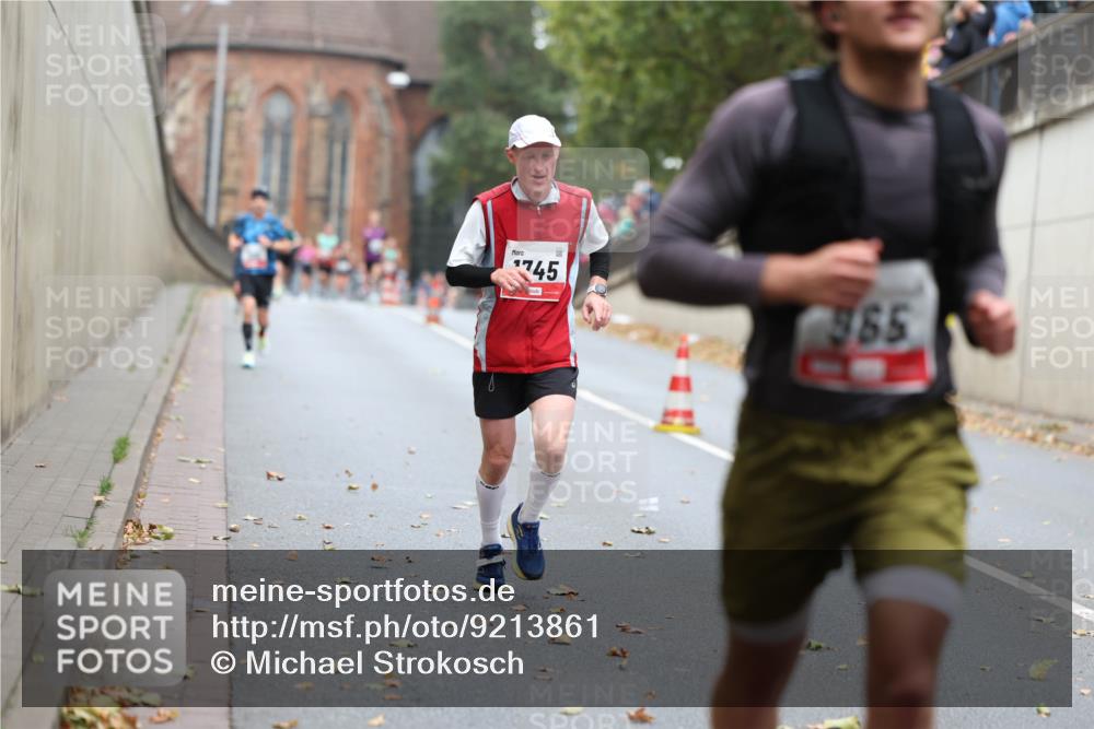 05.10.2025 - 20. swb-Marathon Bremen Michael Strokosch http://msf.ph/oto/9213861 05.10.2025 12:30:11 Laufen 745, 885 meine-sportfotos.de