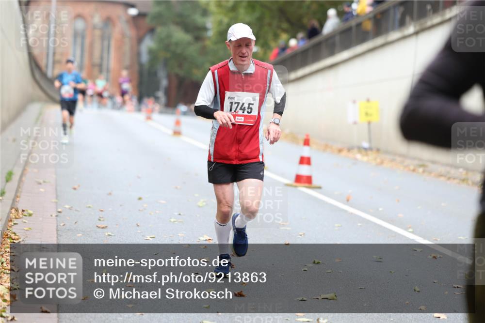05.10.2025 - 20. swb-Marathon Bremen Michael Strokosch http://msf.ph/oto/9213863 05.10.2025 12:30:12 Laufen 1745 meine-sportfotos.de