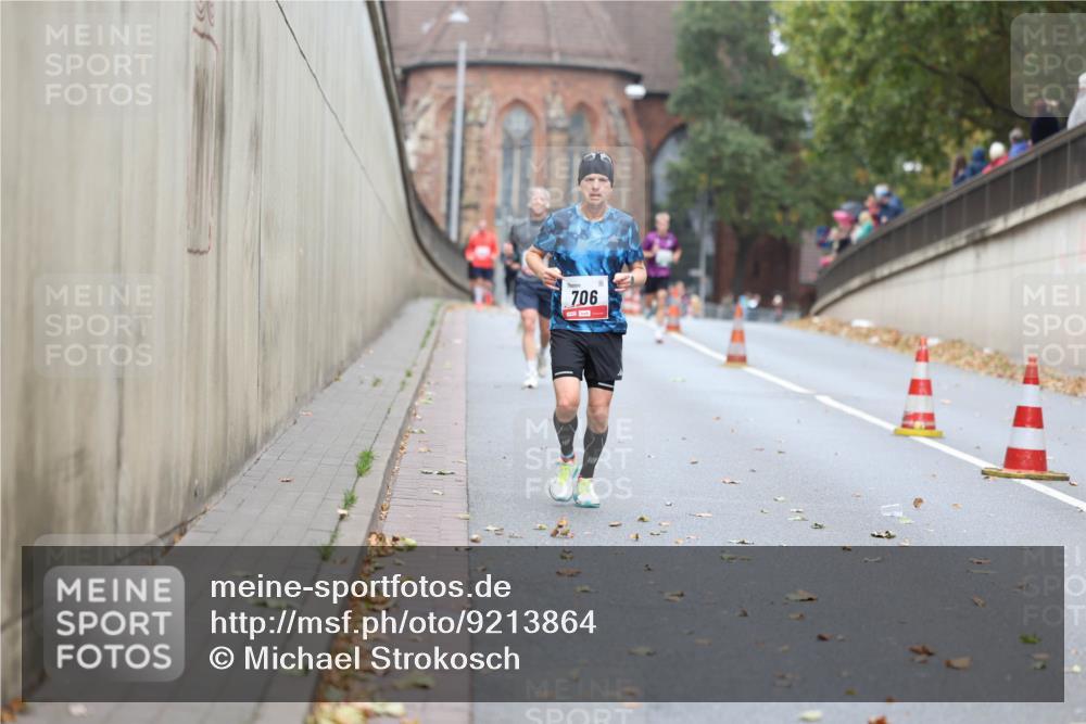 05.10.2025 - 20. swb-Marathon Bremen Michael Strokosch http://msf.ph/oto/9213864 05.10.2025 12:30:16 Laufen 706 meine-sportfotos.de