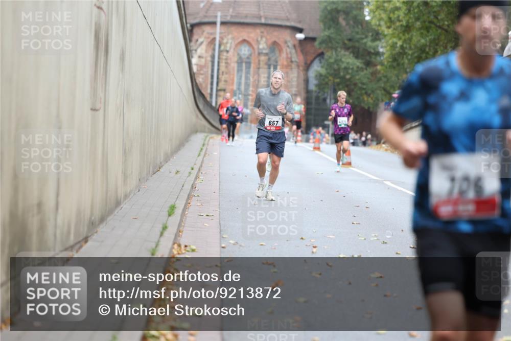 05.10.2025 - 20. swb-Marathon Bremen Michael Strokosch http://msf.ph/oto/9213872 05.10.2025 12:30:20 Laufen 657, 4375, 706 meine-sportfotos.de