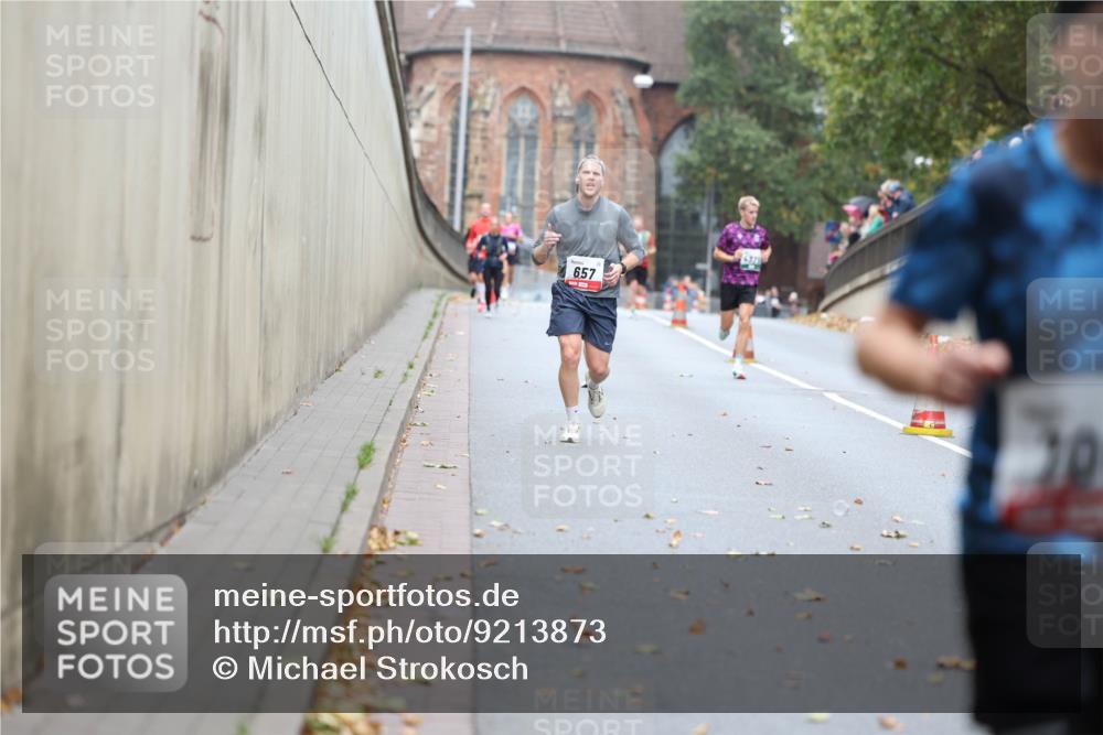 05.10.2025 - 20. swb-Marathon Bremen Michael Strokosch http://msf.ph/oto/9213873 05.10.2025 12:30:20 Laufen 657, 4379 meine-sportfotos.de