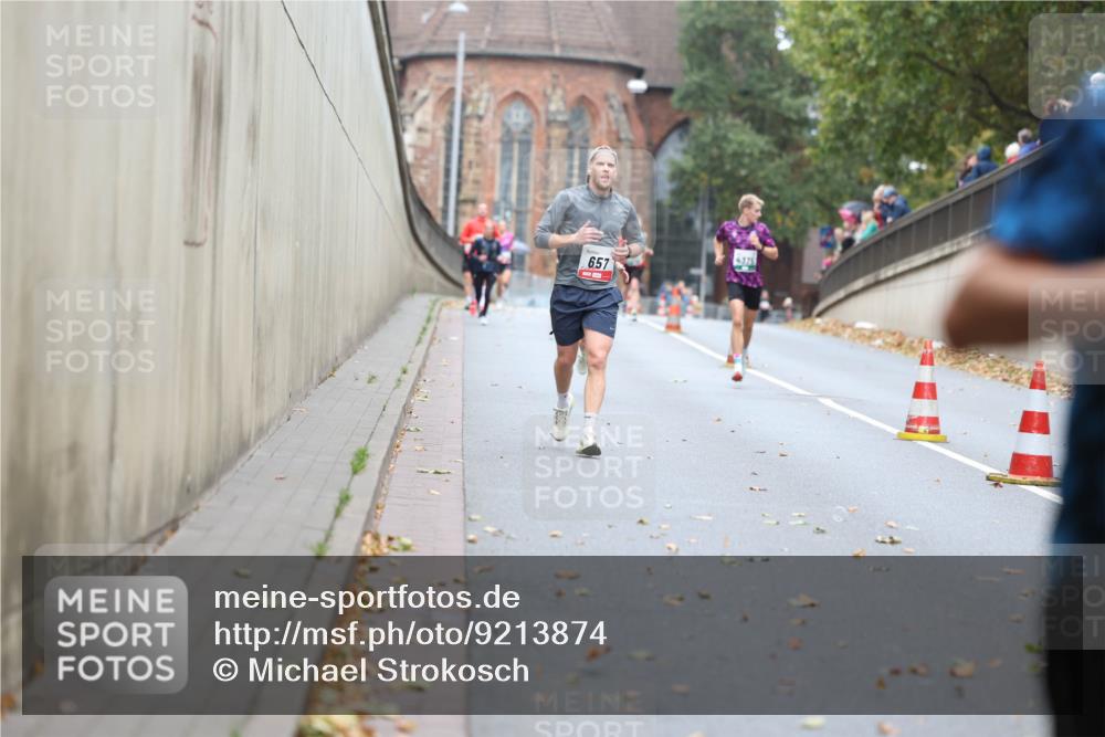 05.10.2025 - 20. swb-Marathon Bremen Michael Strokosch http://msf.ph/oto/9213874 05.10.2025 12:30:20 Laufen 657, 4375 meine-sportfotos.de