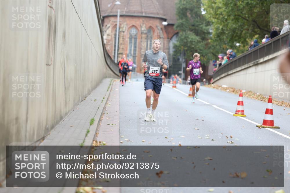 05.10.2025 - 20. swb-Marathon Bremen Michael Strokosch http://msf.ph/oto/9213875 05.10.2025 12:30:20 Laufen 657, 4375 meine-sportfotos.de