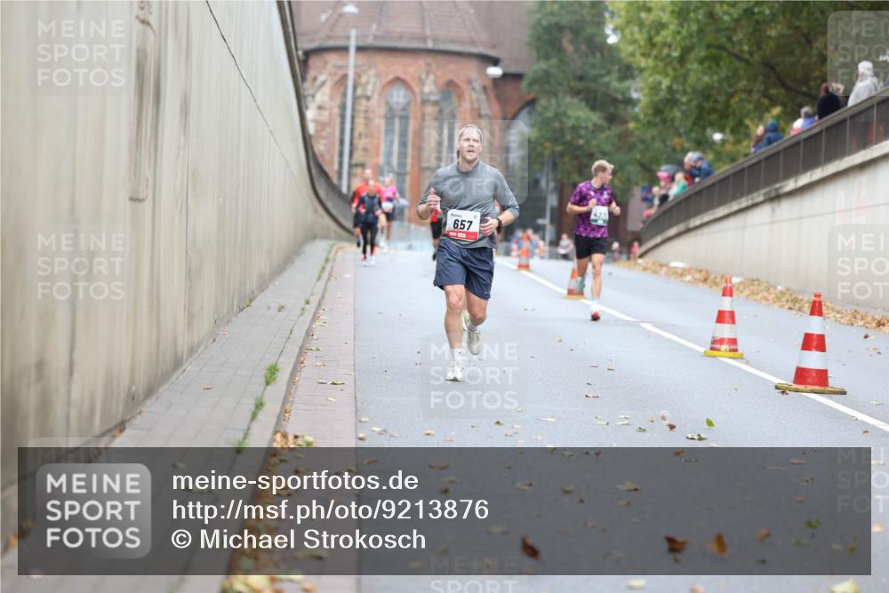 05.10.2025 - 20. swb-Marathon Bremen Michael Strokosch http://msf.ph/oto/9213876 05.10.2025 12:30:20 Laufen 657, 4371 meine-sportfotos.de