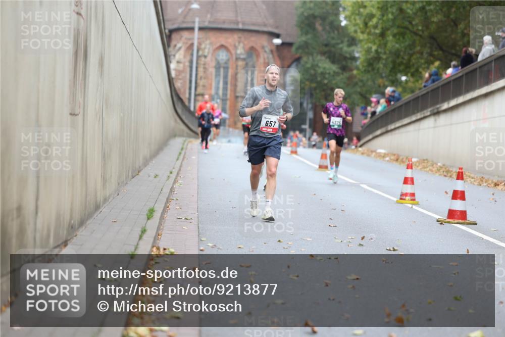 05.10.2025 - 20. swb-Marathon Bremen Michael Strokosch http://msf.ph/oto/9213877 05.10.2025 12:30:21 Laufen 657, 4375 meine-sportfotos.de