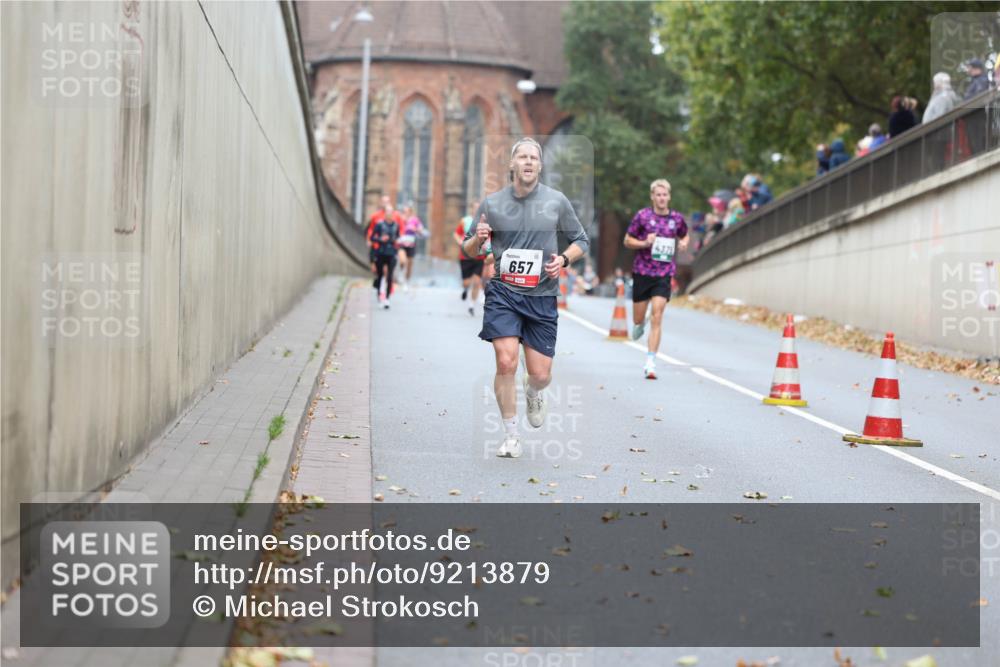 05.10.2025 - 20. swb-Marathon Bremen Michael Strokosch http://msf.ph/oto/9213879 05.10.2025 12:30:21 Laufen 657, 4375 meine-sportfotos.de