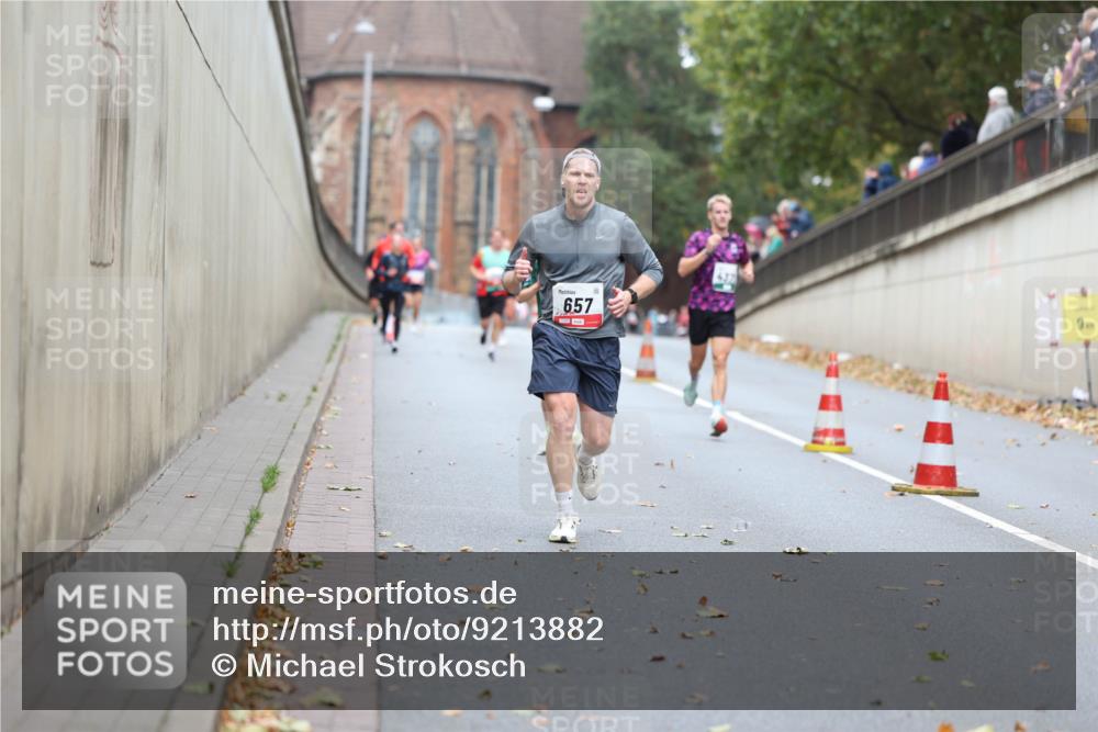 05.10.2025 - 20. swb-Marathon Bremen Michael Strokosch http://msf.ph/oto/9213882 05.10.2025 12:30:22 Laufen 657, 437 meine-sportfotos.de