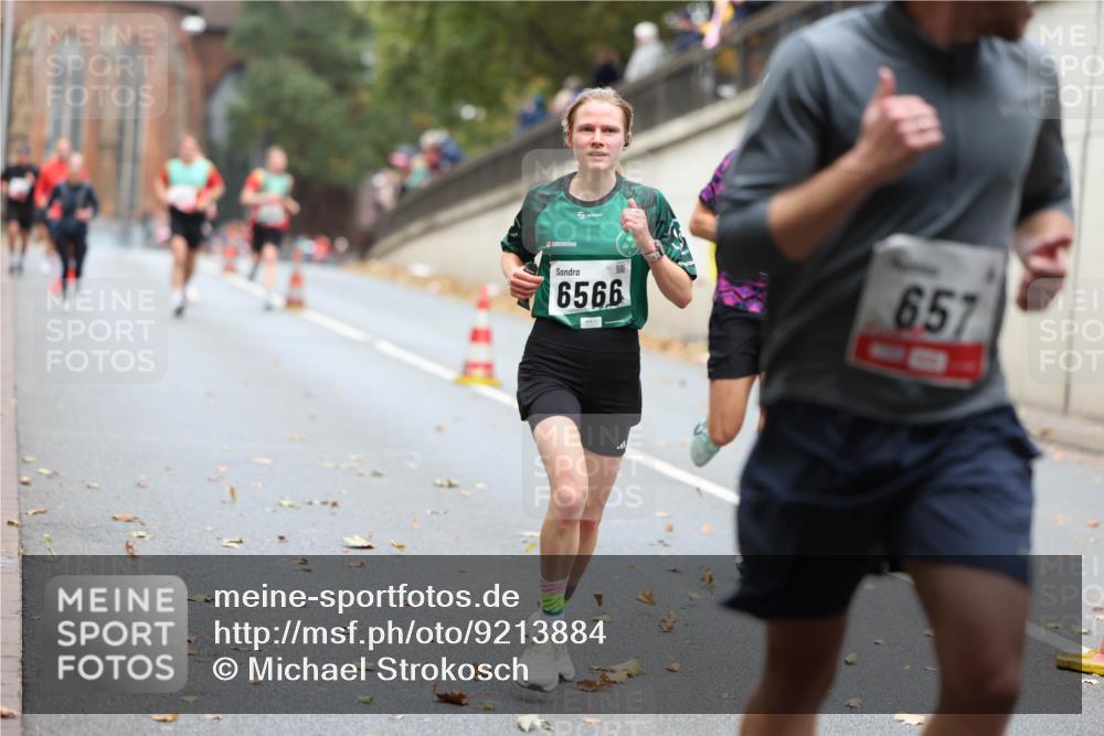 05.10.2025 - 20. swb-Marathon Bremen Michael Strokosch http://msf.ph/oto/9213884 05.10.2025 12:30:26 Laufen 2006, 6566, 657 meine-sportfotos.de