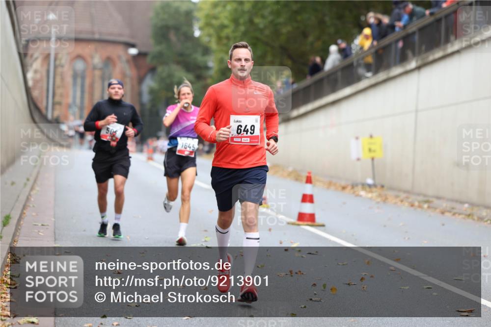 05.10.2025 - 20. swb-Marathon Bremen Michael Strokosch http://msf.ph/oto/9213901 05.10.2025 12:30:36 Laufen 506, 1645, 649 meine-sportfotos.de