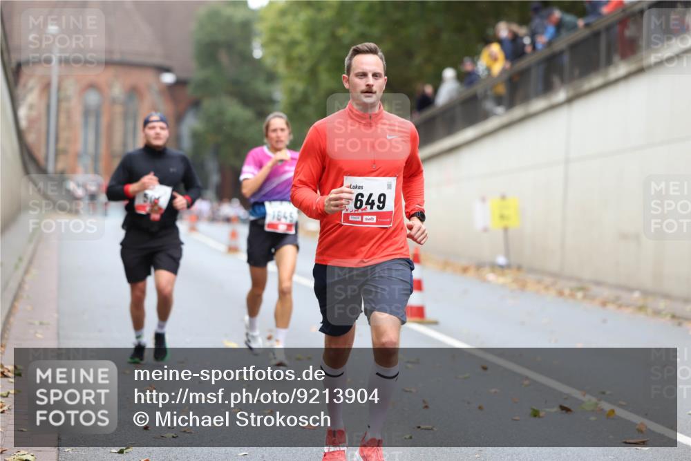 05.10.2025 - 20. swb-Marathon Bremen Michael Strokosch http://msf.ph/oto/9213904 05.10.2025 12:30:36 Laufen 1845, 649, 01628 meine-sportfotos.de
