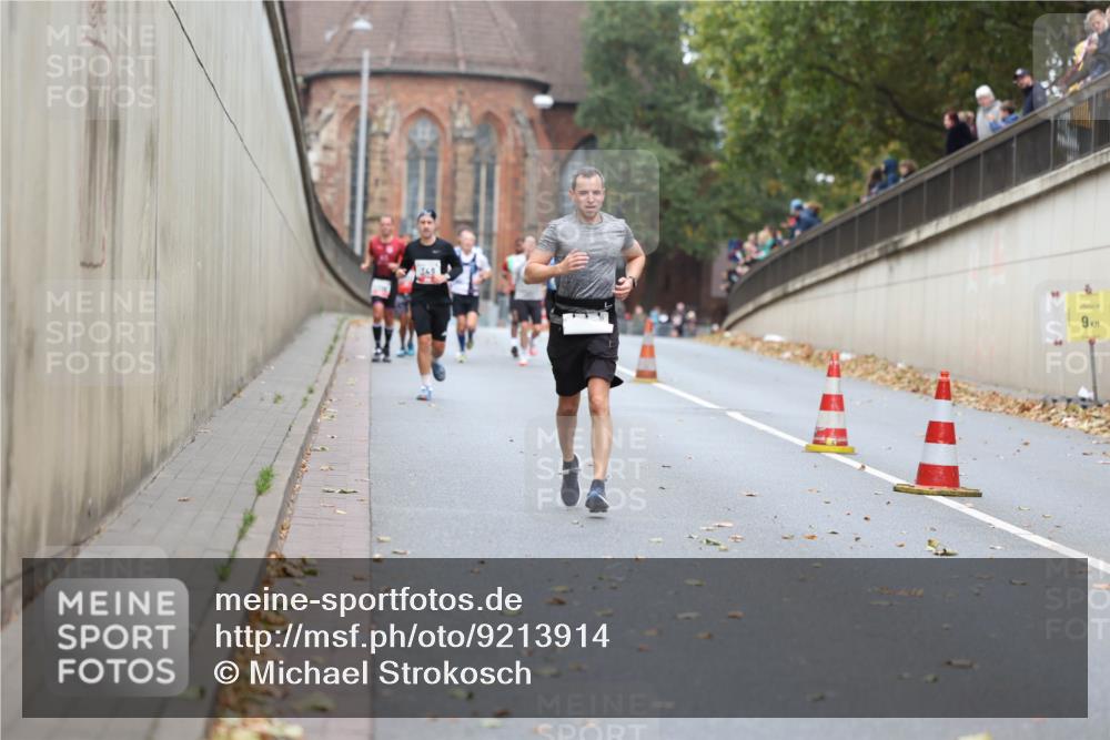 05.10.2025 - 20. swb-Marathon Bremen Michael Strokosch http://msf.ph/oto/9213914 05.10.2025 12:30:55 Laufen 349 meine-sportfotos.de