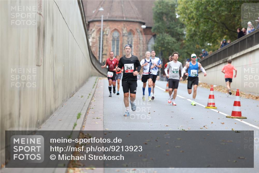 05.10.2025 - 20. swb-Marathon Bremen Michael Strokosch http://msf.ph/oto/9213923 05.10.2025 12:31:00 Laufen 2276, 349, 3707, 8211 meine-sportfotos.de