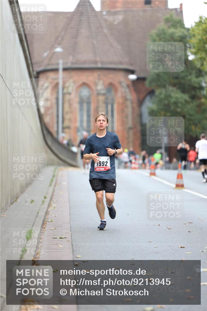 05.10.2025 - 20. swb-Marathon Bremen Michael Strokosch http://msf.ph/oto/9213945 05.10.2025 12:31:17 Laufen 1992 meine-sportfotos.de