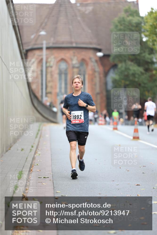 05.10.2025 - 20. swb-Marathon Bremen Michael Strokosch http://msf.ph/oto/9213947 05.10.2025 12:31:18 Laufen 1992 meine-sportfotos.de