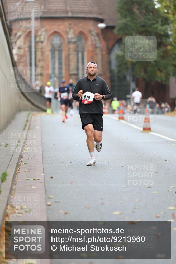 05.10.2025 - 20. swb-Marathon Bremen Michael Strokosch http://msf.ph/oto/9213960 05.10.2025 12:31:28 Laufen 8, 19 meine-sportfotos.de