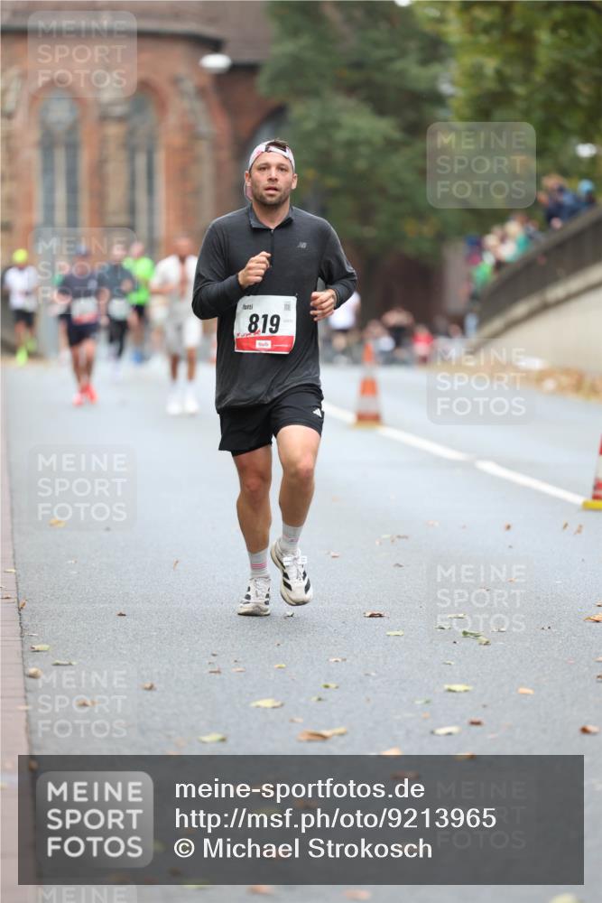 05.10.2025 - 20. swb-Marathon Bremen Michael Strokosch http://msf.ph/oto/9213965 05.10.2025 12:31:30 Laufen 8, 19 meine-sportfotos.de