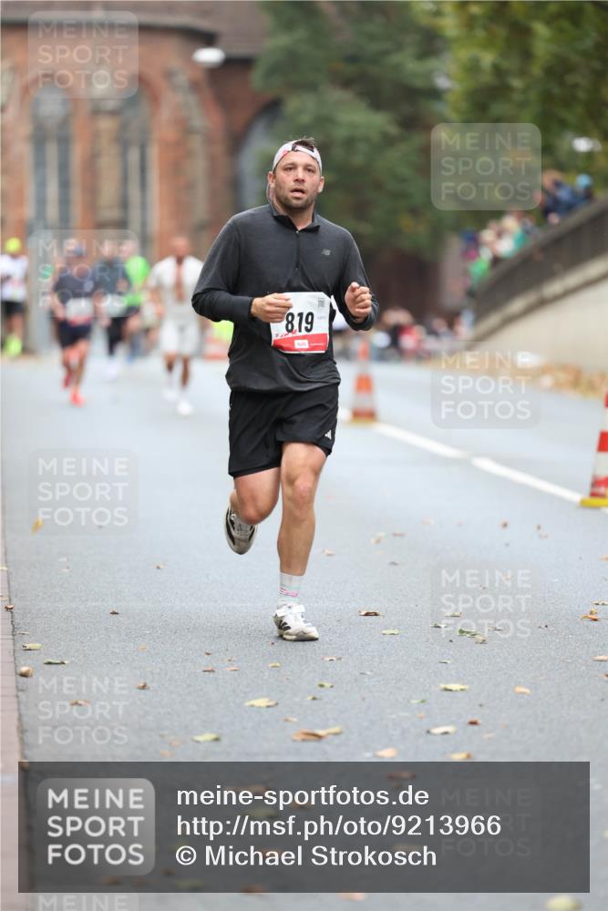 05.10.2025 - 20. swb-Marathon Bremen Michael Strokosch http://msf.ph/oto/9213966 05.10.2025 12:31:30 Laufen 8, 19 meine-sportfotos.de
