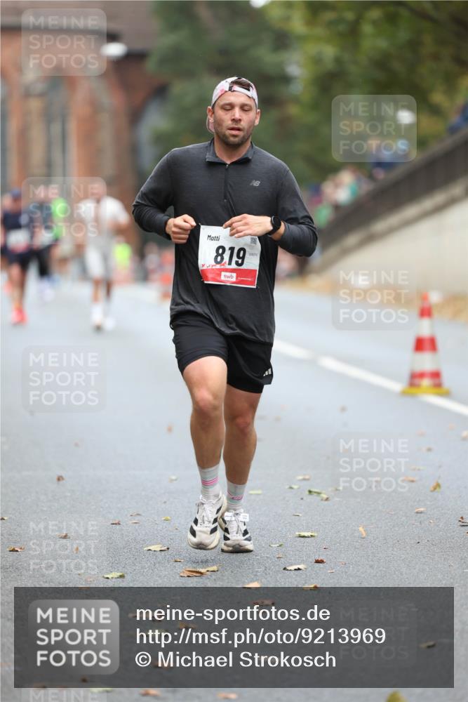 05.10.2025 - 20. swb-Marathon Bremen Michael Strokosch http://msf.ph/oto/9213969 05.10.2025 12:31:31 Laufen 8, 19, 00570 meine-sportfotos.de