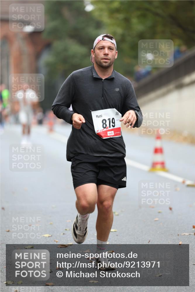 05.10.2025 - 20. swb-Marathon Bremen Michael Strokosch http://msf.ph/oto/9213971 05.10.2025 12:31:32 Laufen 8, 19 meine-sportfotos.de